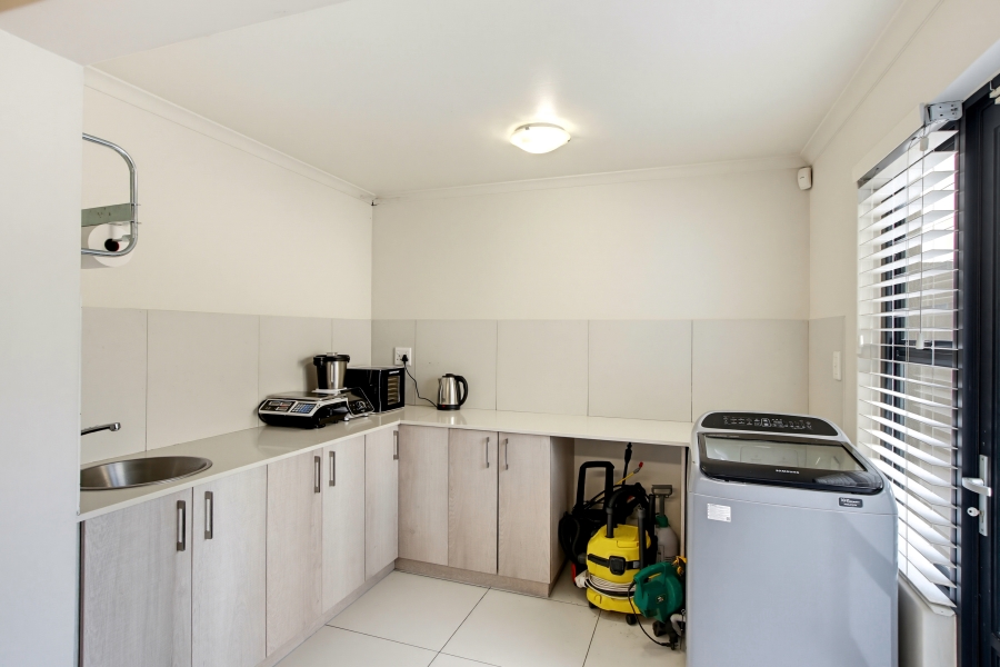 3 Bedroom Property for Sale in Aan de Wijnlanden Western Cape